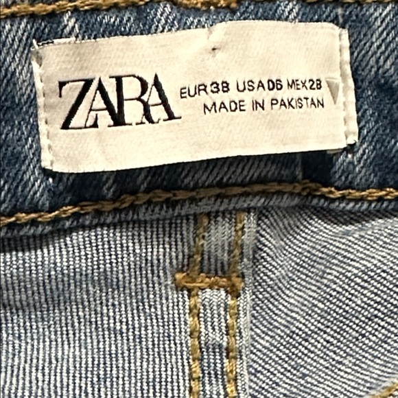🕯️ Zara Split Hem Jeans - Picture 3 of 4